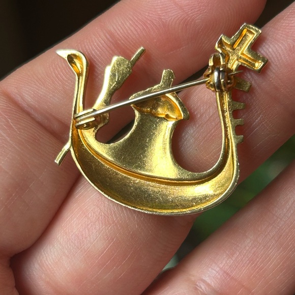 Vintage Gold Tone Spanish Damascene Gondola Brooch Pin - Picture 2 of 2